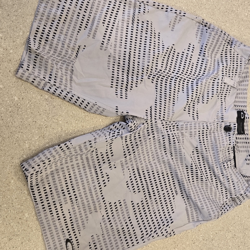 Mena Oakley golf shorts